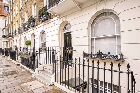 A beautiful family home with period features, a private garden and a double garage accessed from Mirena Mews. - Photo 5