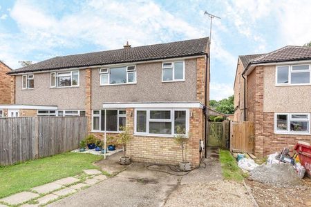 3 bedroom semi-detached house to rent - Photo 3