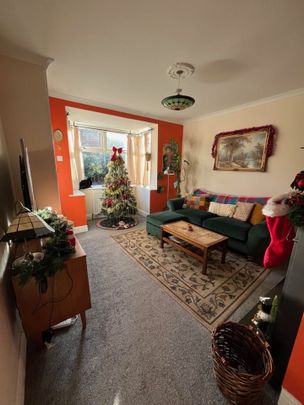 Room in a Shared House, Warrels Mount, LS13 - Photo 1