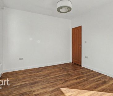 3 bedroom end of terrace house to rent - Photo 2