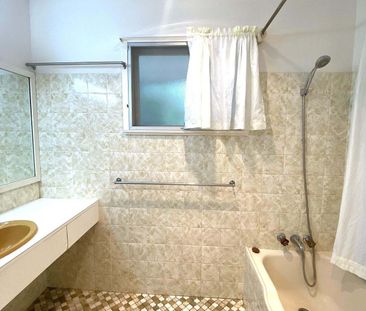 Good Size Home, with Air Conditioning and Great Location! - Photo 1