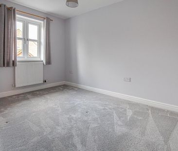 4 bedroom semi-detached house to rent - Photo 6