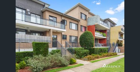 MODERN ONE BEDROOM APARTMENT WITH HUGE COURTYARD - Photo 3