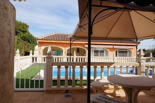 Luxury 4 room Detached House for rent in Albatera, Spain - Photo 1