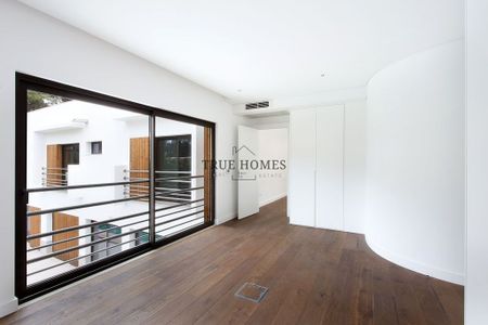 Luxury House for rent in Almada, Distrito de Setúbal - Photo 4