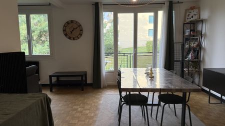 Appartement T3 avec balcon et parking - Photo 3