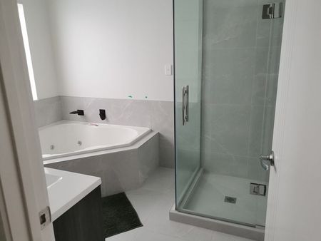 3BR Plus Office/4th BR in Chartwell - Photo 2