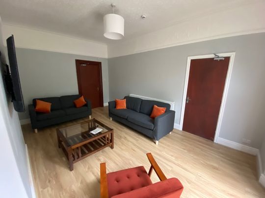 8 Bed Semi-Detached House, Rutland Avenue, L17 - Photo 1