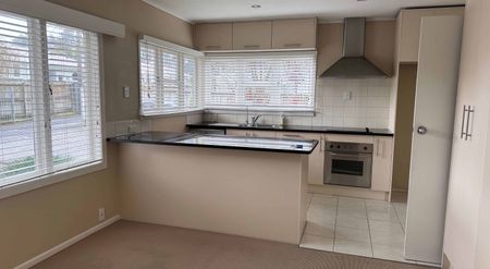 Great Family Home in Central Takapuna - Photo 3