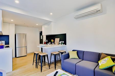 3 Bedroom Apartment - Photo 2