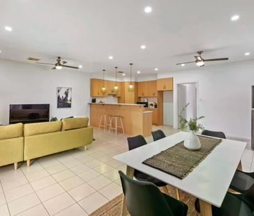 PERFECT FAMILY COURTYARD HOME IN PRIME GILLES PLAINS LOCATION - Photo 2