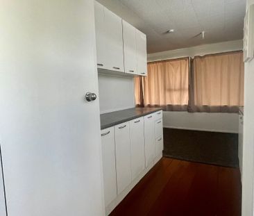 HENDERSON, 3 BEDROOMS - Photo 2