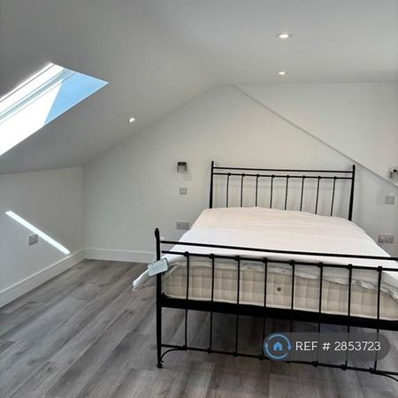 1 bedroom in a house share to rent - Photo 4