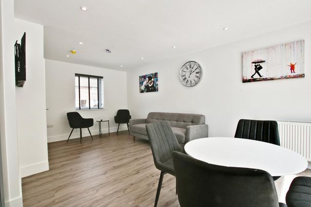Studio to rent - Photo 1
