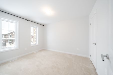 For Lease - 124 Corley Street, Kawartha Lakes, Ontario - Photo 4