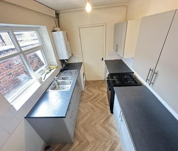 2 bedroom terraced house to rent - Photo 2