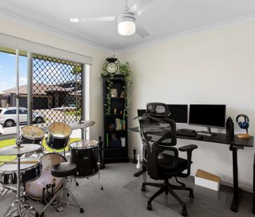 MODERN HOME IN THE CAPESTONE ESTATE - Photo 3