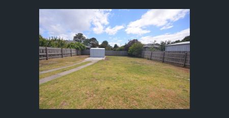 In Sought after Seaford location - Spacious 3 Bedroom, 2 Bath Family Home - 2 Living Areas - Photo 3