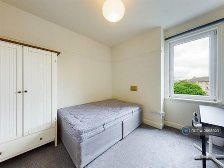 4 bedroom flat to rent - Photo 3