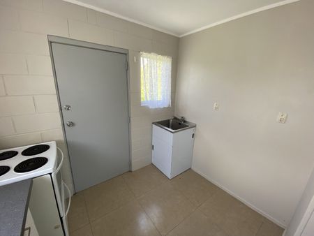 Tidy 2 bedroom unit! - Photo 4