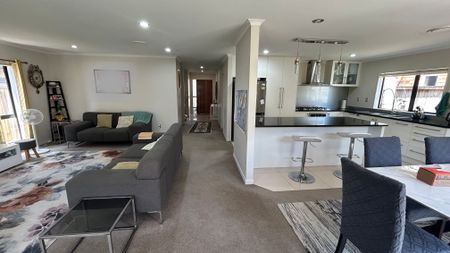 Spacious 4-Bedroom Family Home in Prime Ormiston Location - Photo 5