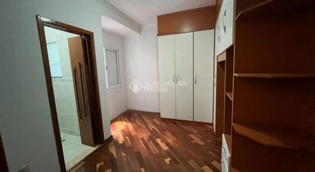 Sobrado com 3 quartos e 230m² para alugar em Vila Camilópolis, Santo André. - Foto 1
