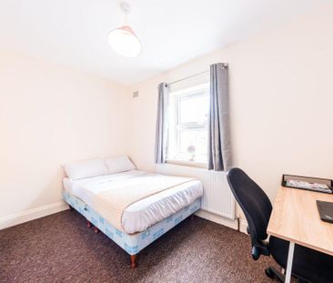 4 bedroom terraced house to rent - Photo 5