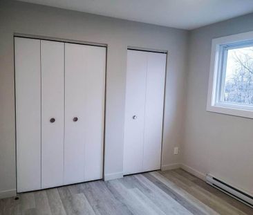 Grand 7 1/2: 3 chambres, 3 salles de bain ! Deux étages ! Valleyfie... - Photo 2