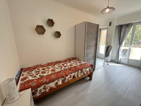 Location Appartement 3 pièces 57m² NICE 06300 - Photo 2