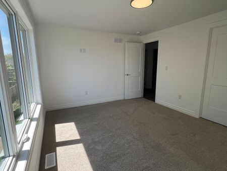 For Lease - 7532 Splendour Drive Unit# Upper, Niagara Falls, Ontario - Photo 4