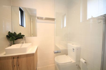 1 Bedder Studio Flat *****ALL BILLS INCLUDED ****** - Photo 5