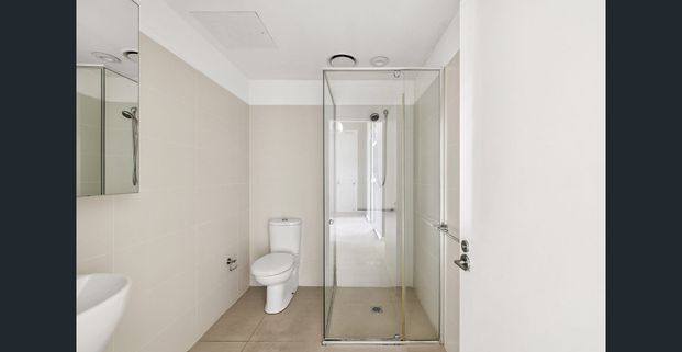 Modern home in landmark conversion with water views - Photo 1