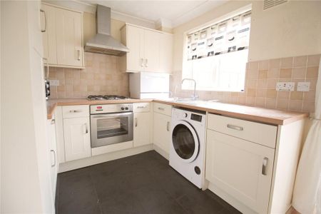 2 bedroom end of terrace house to rent - Photo 2