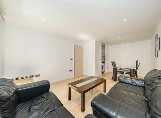 Western Gateway Western Gateway, E16 - Photo 1