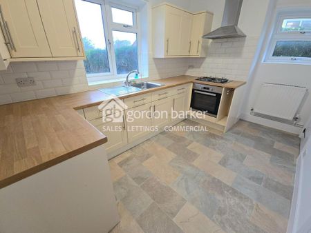 3 bedroom semi-detached house to rent - Photo 5