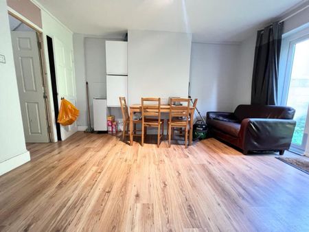 1 bedroom in a house share to rent - Photo 2