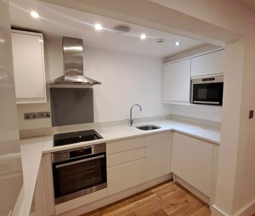 2 Bed Flat, Harrogate Road, LS7 - Photo 2