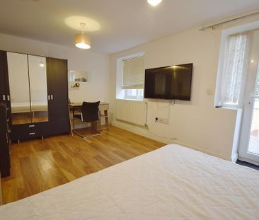 Studio to rent - Photo 1