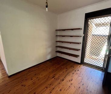 GREAT FAMILY HOME WITH HUGE ROOMS ! - Photo 1