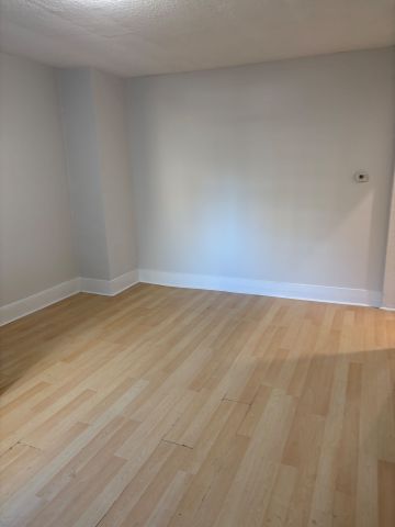 For Lease - 15 Wallace Street, Vaughan, Ontario - Photo 2