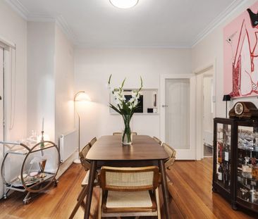 Art Deco Elegance Meets Contemporary Living - Photo 4