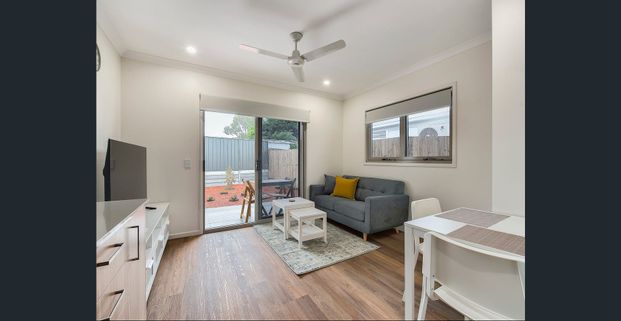 NEAR NEW, FULLY FURNISHED, DESIGNER APARTMENTS – BILLS INCLUDED! - Photo 1