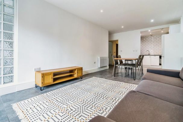 3 bedroom apartment to rent - Photo 1