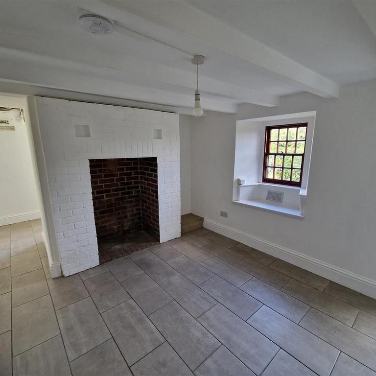 2 bedroom cottage to rent - Photo 1