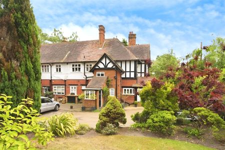 Sandy Lane, Woking, Surrey, GU22 8BA - Photo 4