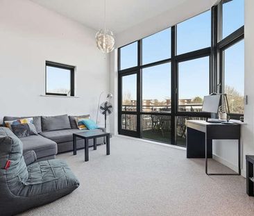 Coningsby Avenue, London, NW9 - Photo 2