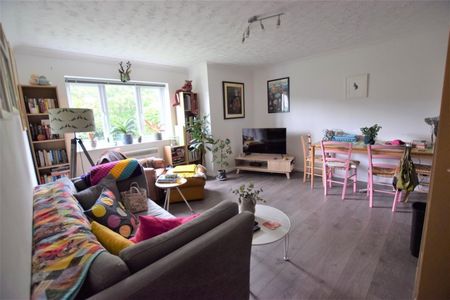 CLOSE TO MET LINE - Photo 4