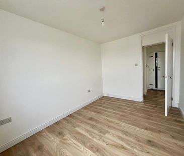 Hill View, Cardiff, Fairwater - Photo 2