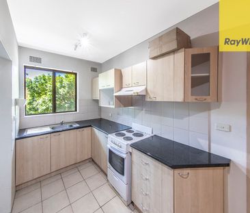 Well-Presented Apartment with Two Balconies & Garage - Photo 5