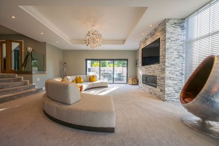 5 bedroom detached house - Photo 4